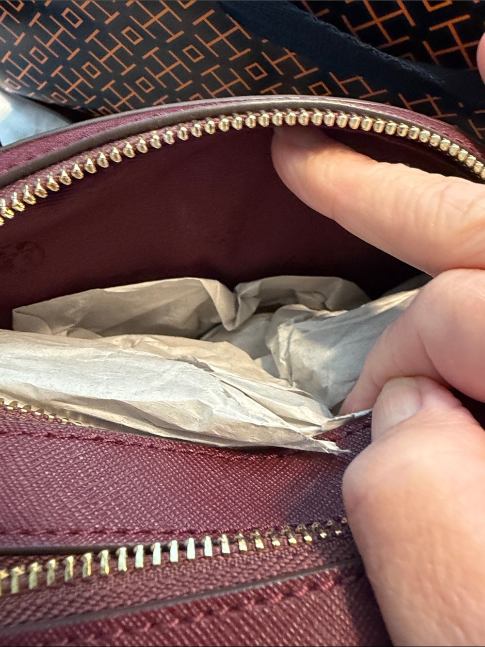 Tory Burch Emerson leather crossbody bag - Picture 7 of 11